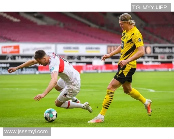 格雷茨卡的足球之路:从青年才俊到德甲明星的蜕变与成长